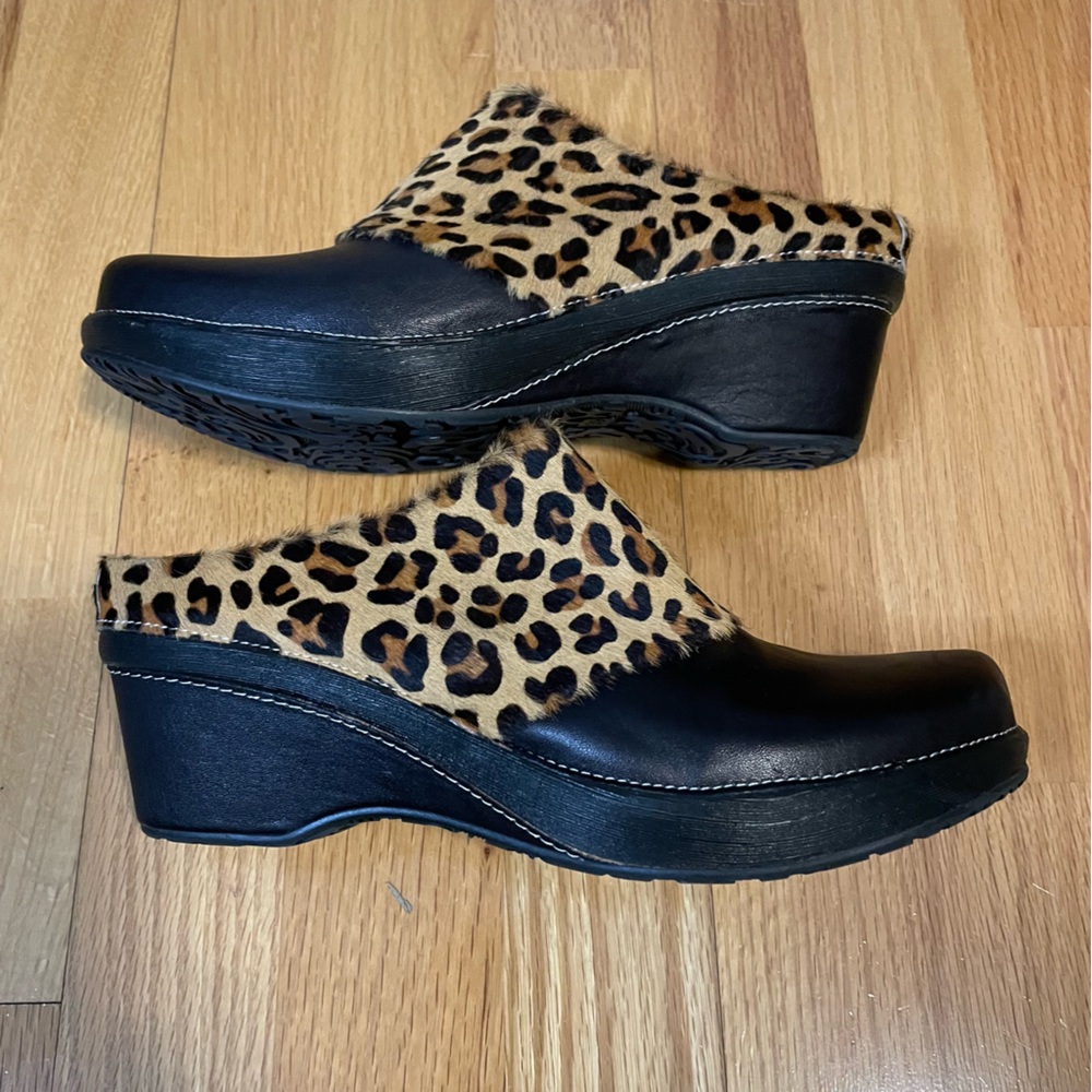 Spring Step Lartiste Clogs Leopard Print Leather … - image 2